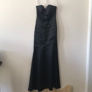 Black dress - mermaid hip hugger.